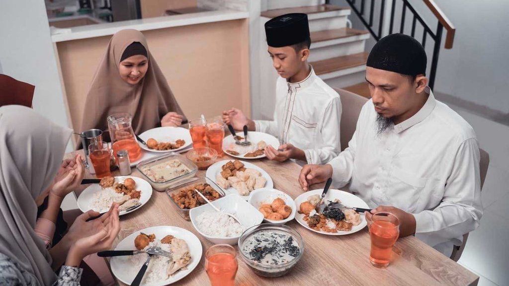 Apakah Saat Masuk Waktu Imsak Boleh Teruskan Sahur? Begini Penjelasan Ustadz Abdul Somad